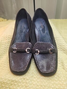ANTIA Women's Black Slip-On Loafers with Metallic-Textured Vamp